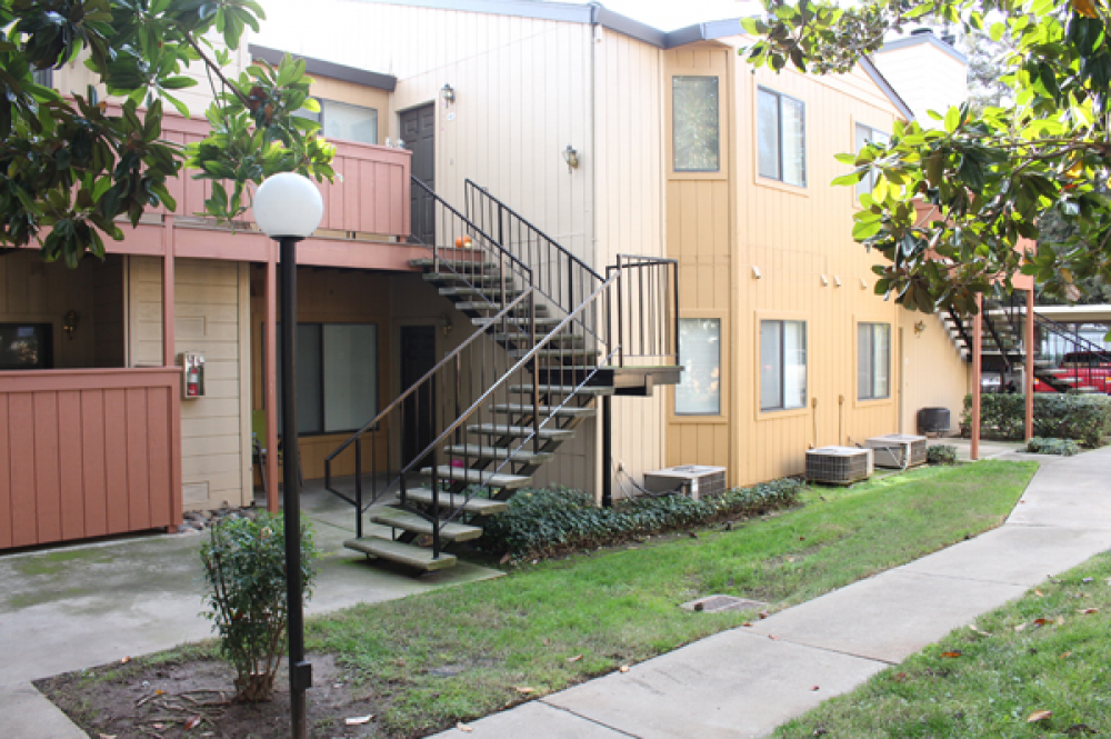 This image is the visual representation of Exterior 15 in Willow Run Apartments.